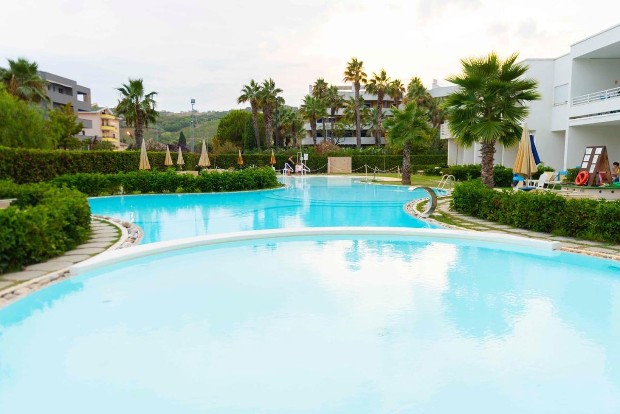 ג'וליאנובה Seapark Spa Resort מראה חיצוני תמונה