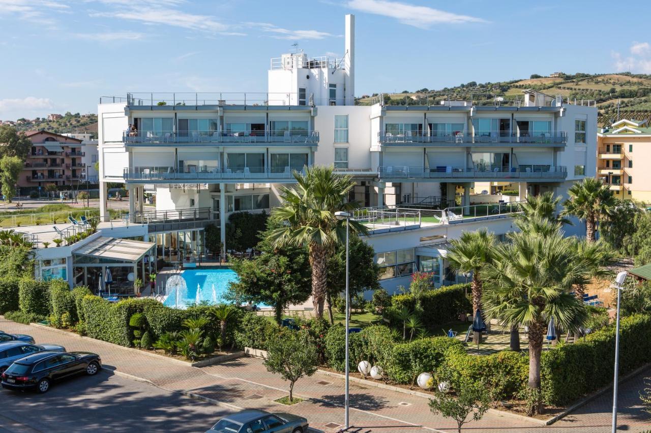 ג'וליאנובה Seapark Spa Resort מראה חיצוני תמונה